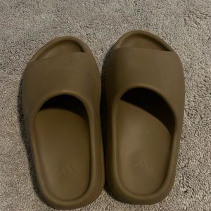 adias yezzy slides Orchre.